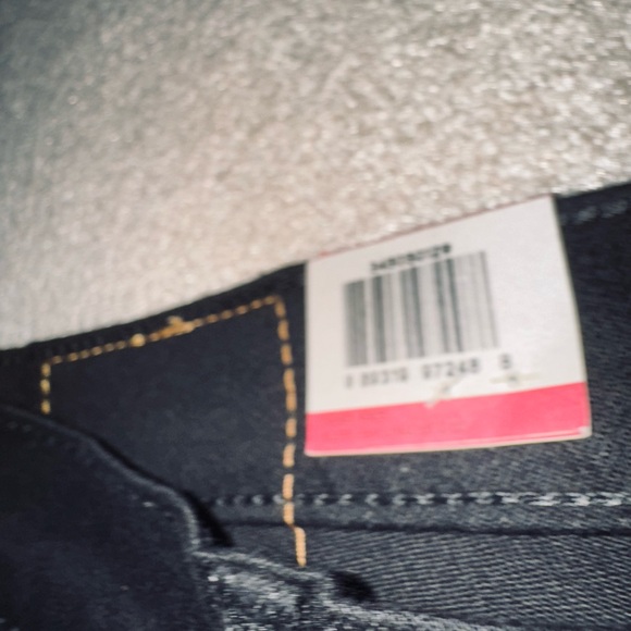 Levi's Men's Brand NEW Black Jean Shorts - Picture 5 of 6